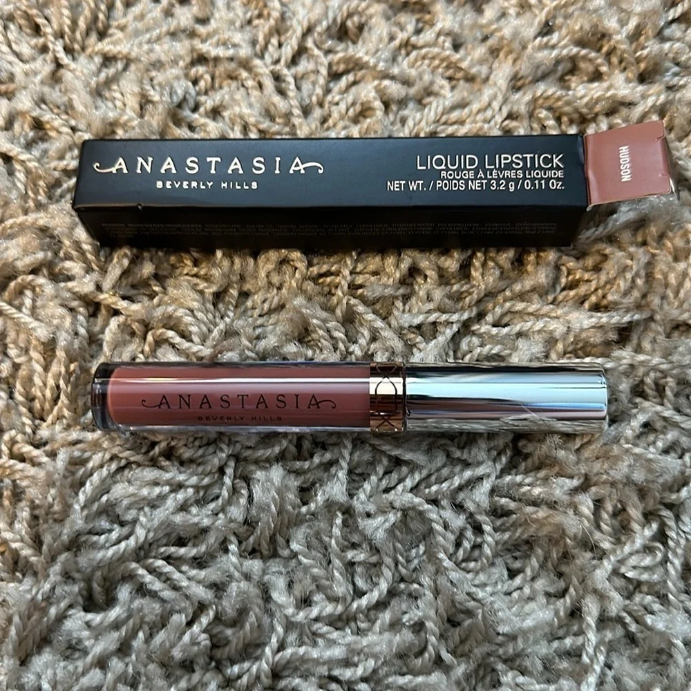Anastasia Beverley Hills Clean Girl‎ Hudson Liquid Matte Lipstick Brown Color